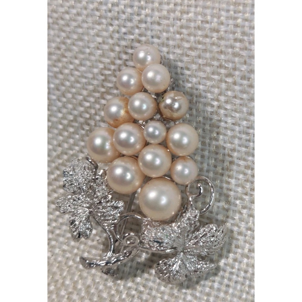 Brooch Faux Pearl Grape Cluster Silver Tone Leaf MCM Grandmillennial Vintage